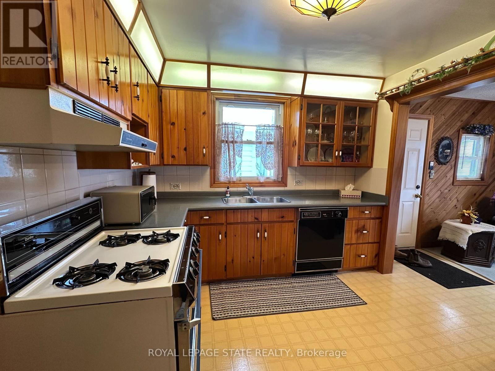415 GRIFFITH STREET Image 11