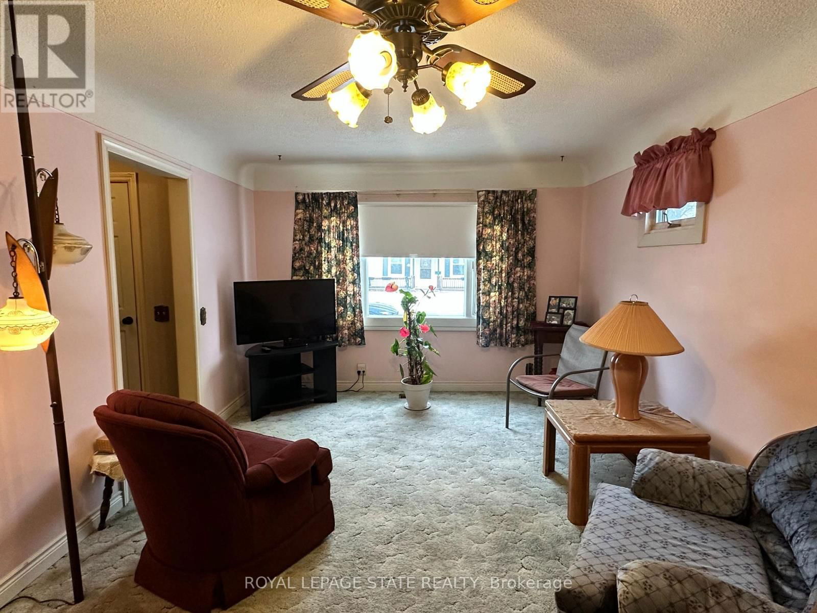 415 GRIFFITH STREET Image 13