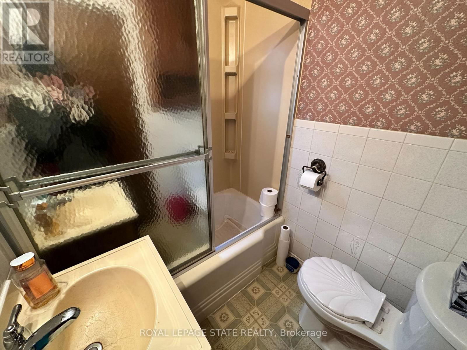 415 GRIFFITH STREET Image 17