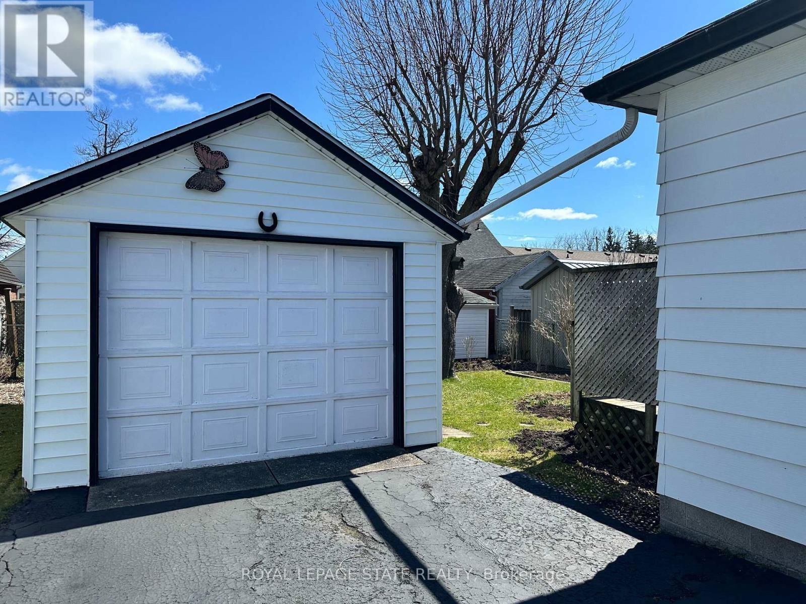 415 GRIFFITH STREET Image 25