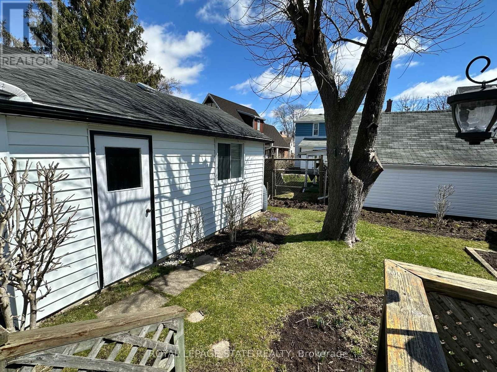 415 GRIFFITH STREET Image 26