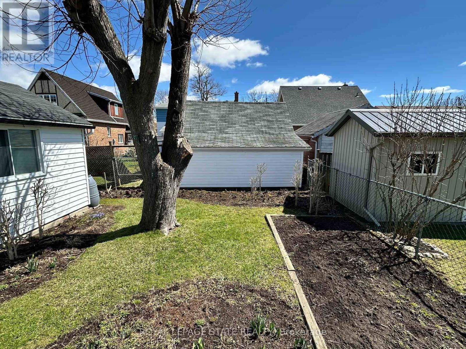 415 GRIFFITH STREET Image 27