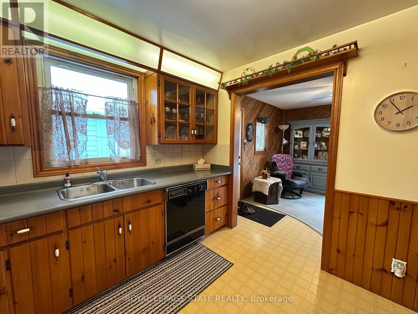415 GRIFFITH STREET Image 7