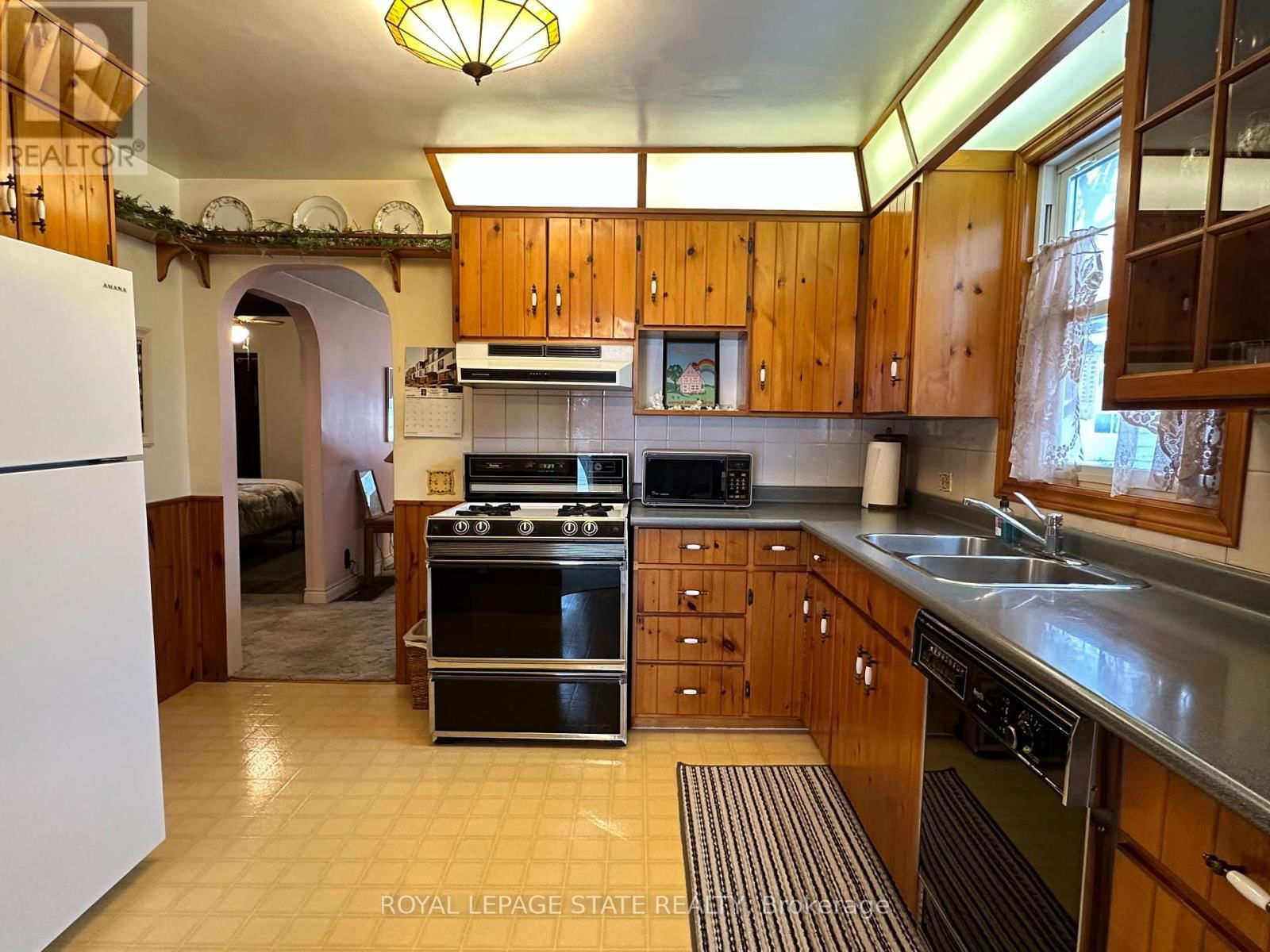 415 GRIFFITH STREET Image 9