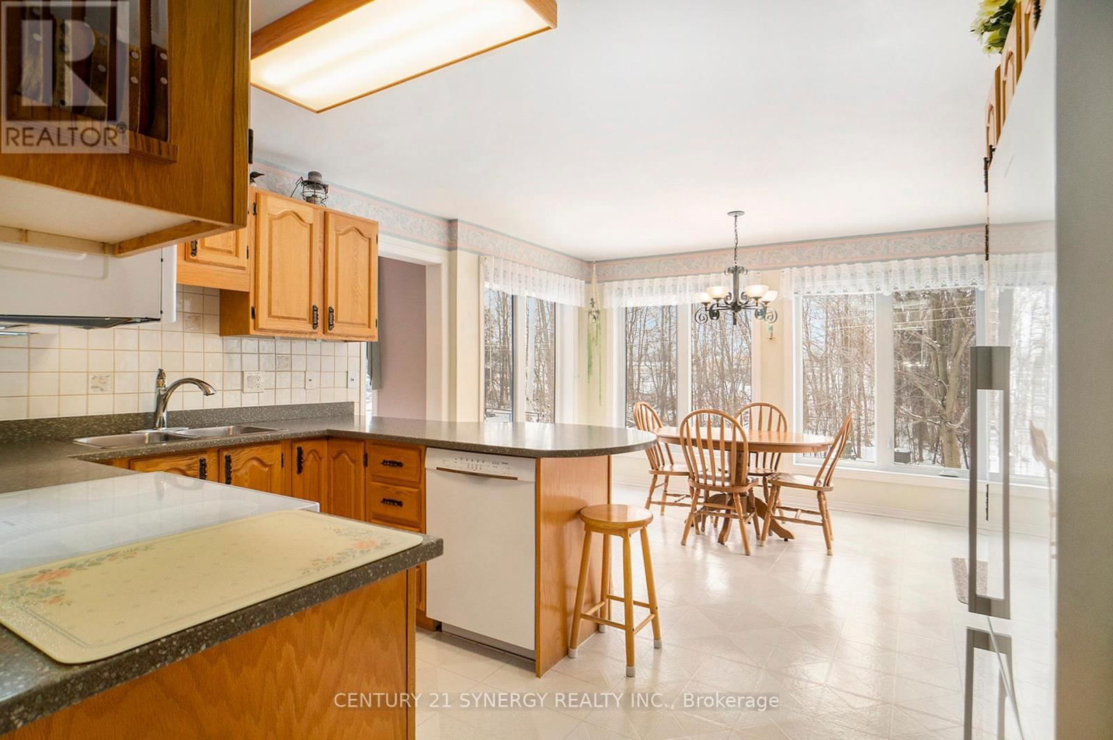 9 DAVIS DRIVE Image 6