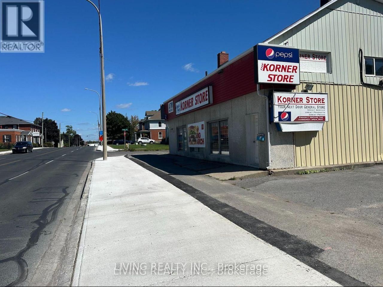 195 DUNDAS STREET W Image 13