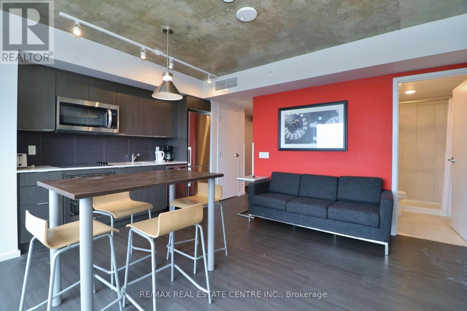 2006 - 105 CHAMPAGNE AVENUE Image 22