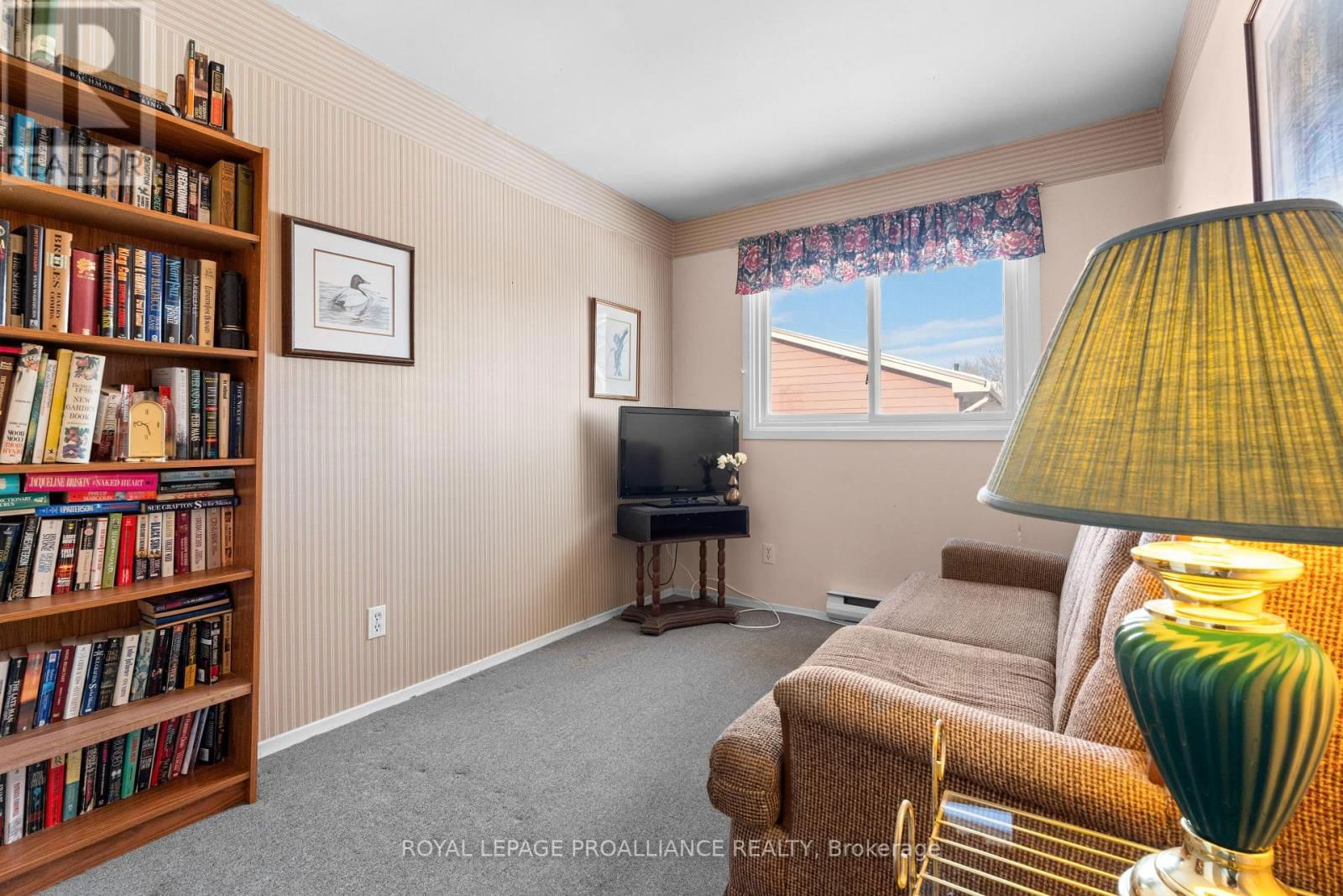 K - 209 NORTH PARK STREET Image 17