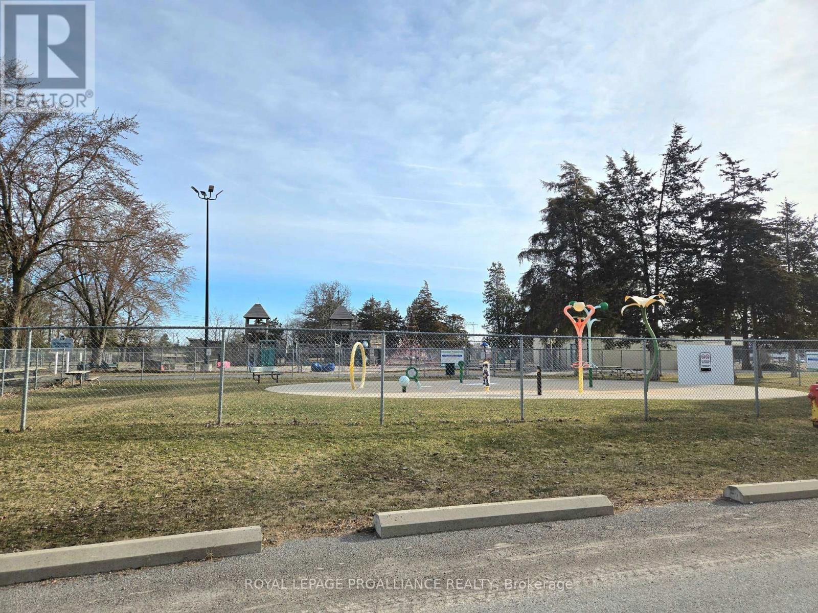K - 209 NORTH PARK STREET Image 32