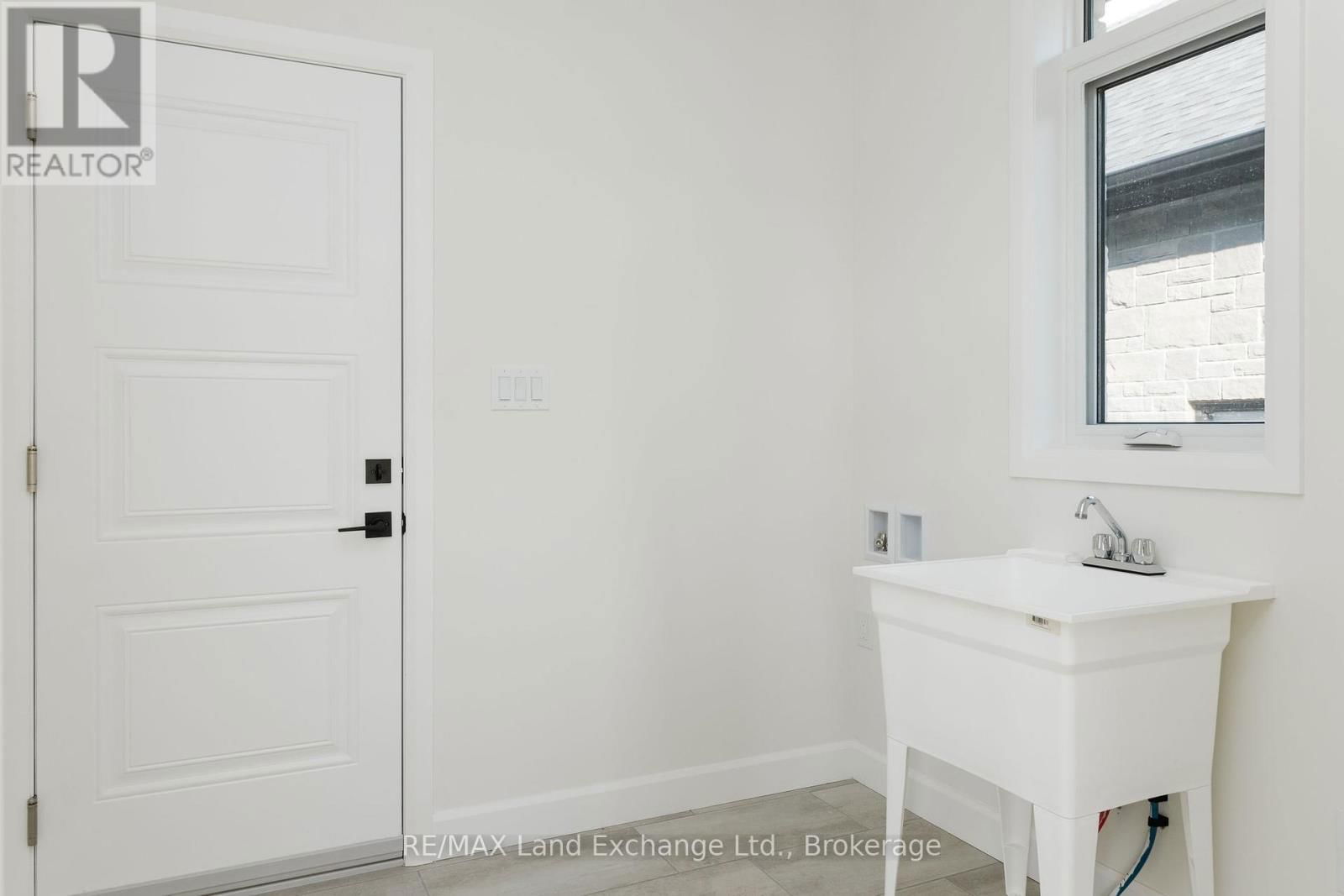 366 MCLEAN CRESCENT Image 10