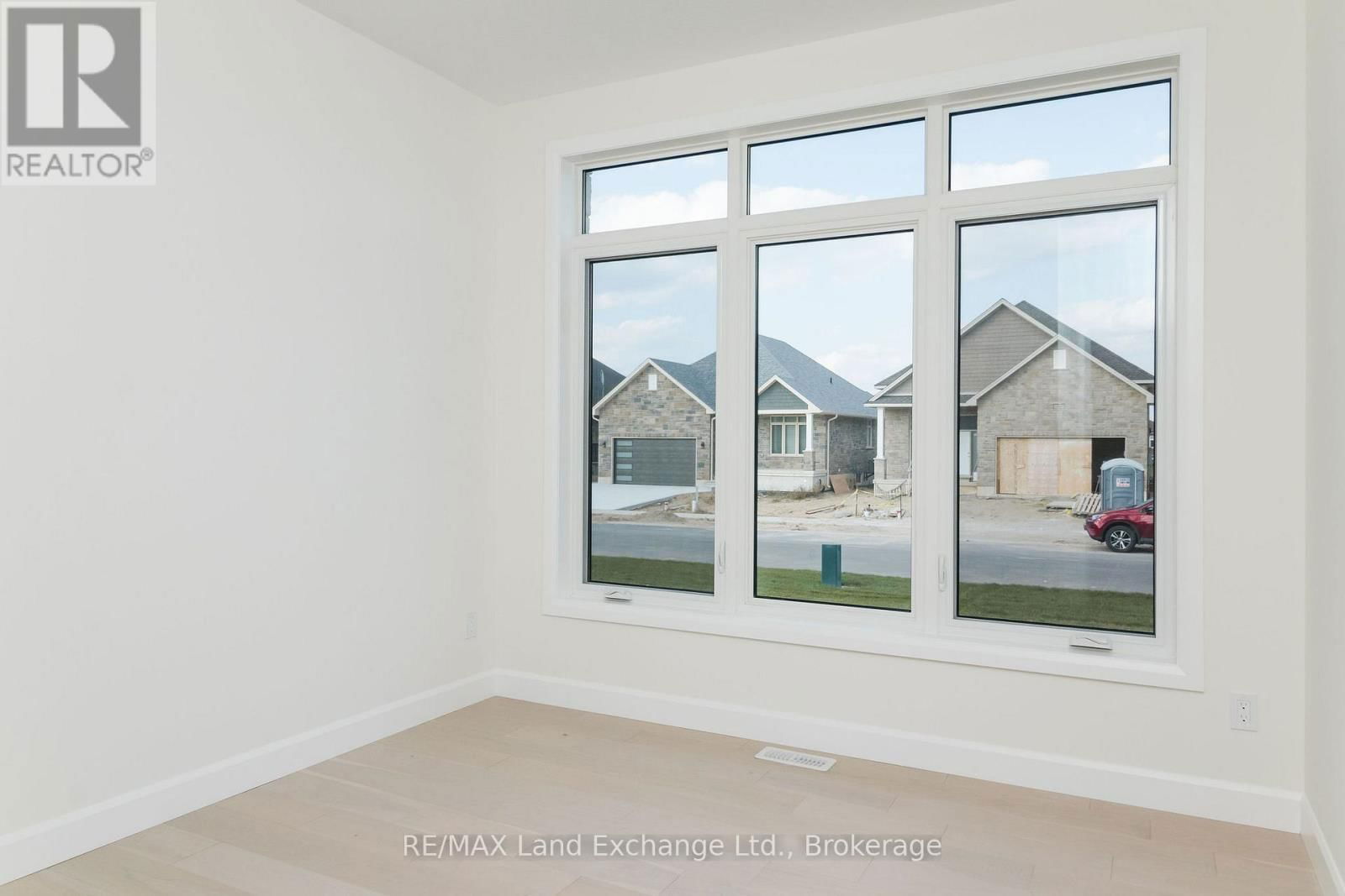 366 MCLEAN CRESCENT Image 13