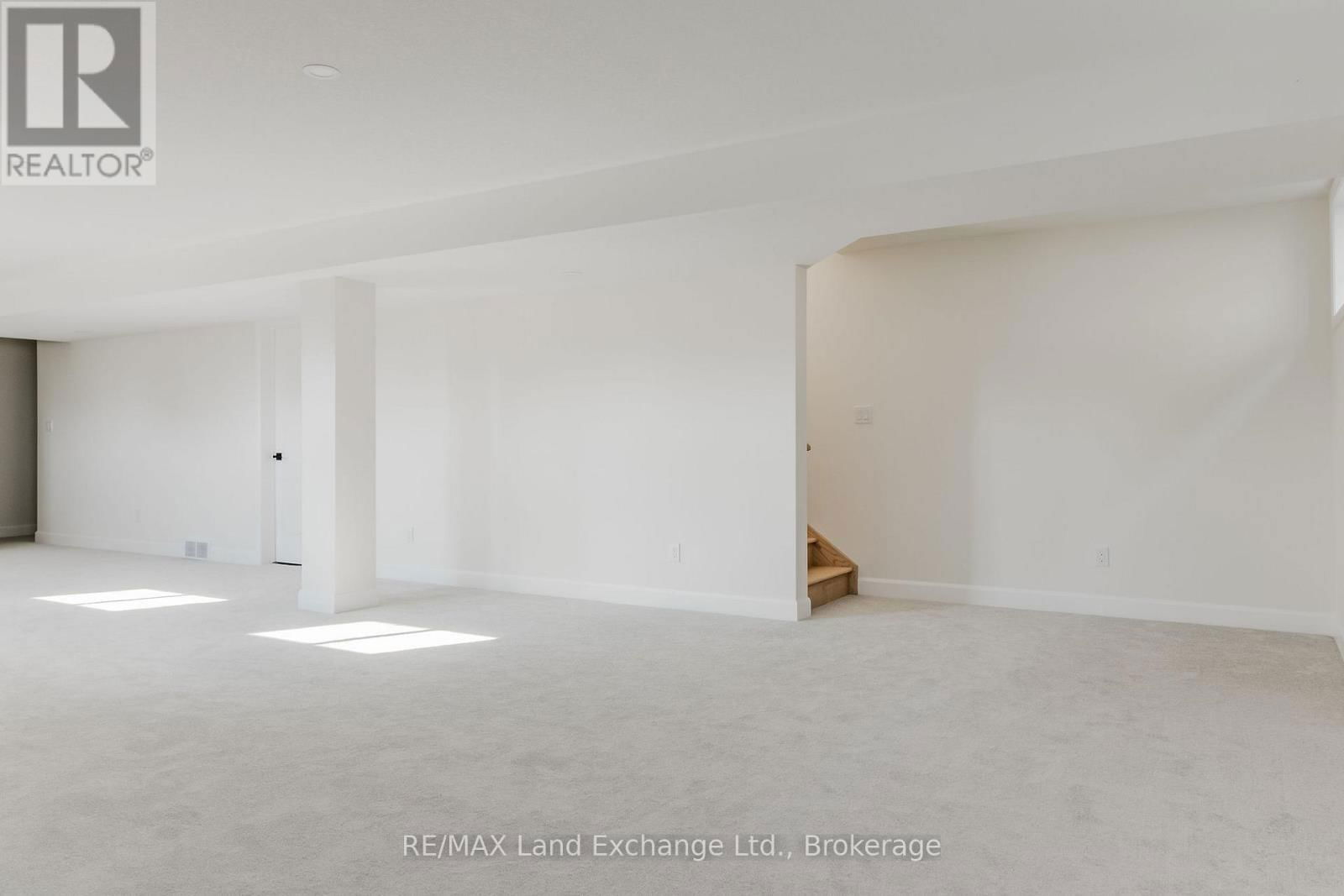 366 MCLEAN CRESCENT Image 17