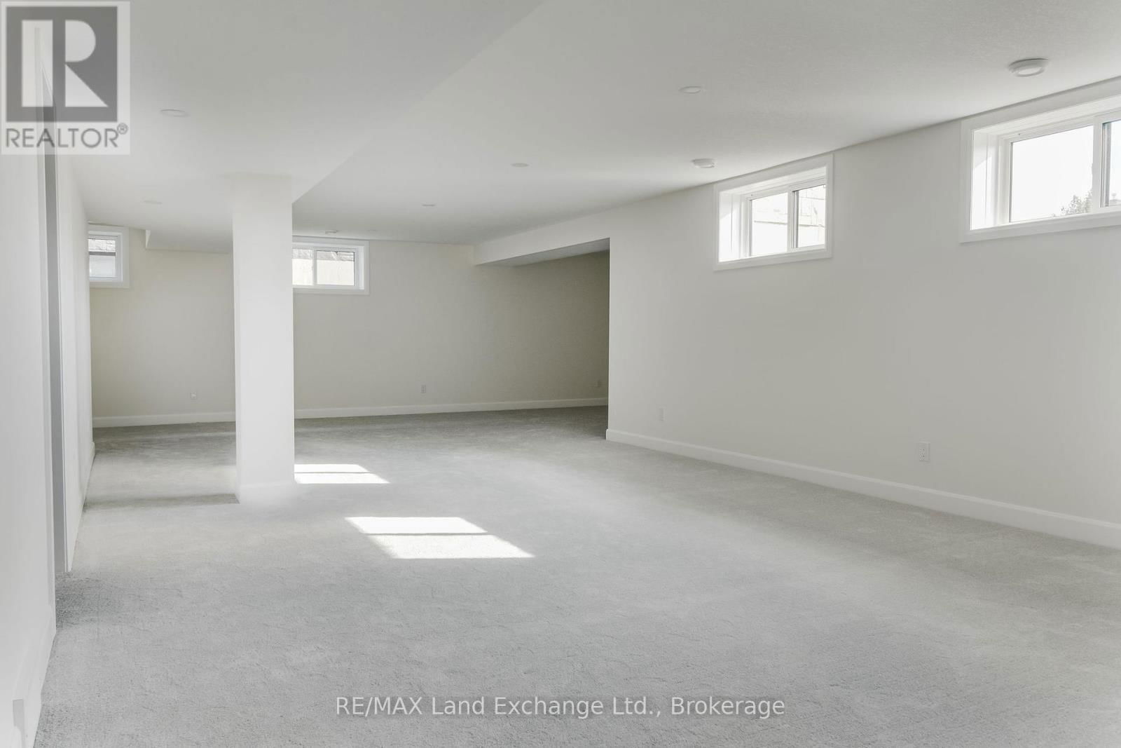 366 MCLEAN CRESCENT Image 19