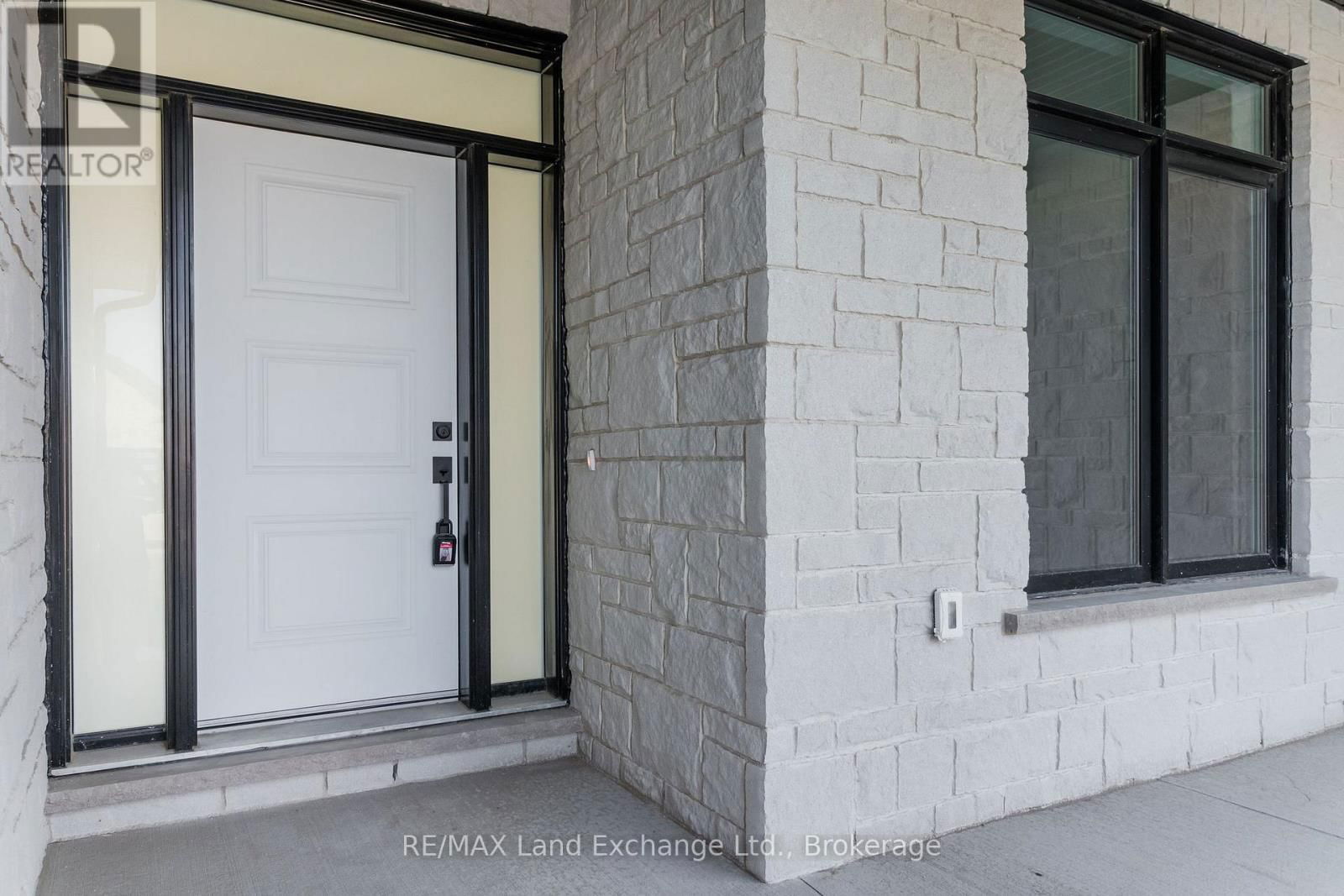 366 MCLEAN CRESCENT Image 2