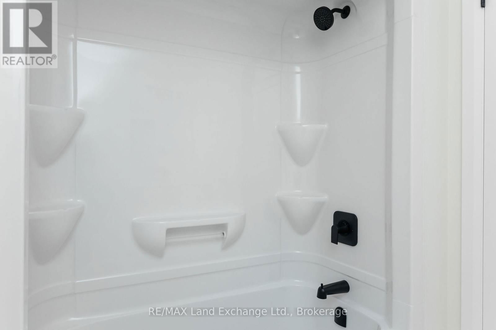 366 MCLEAN CRESCENT Image 25