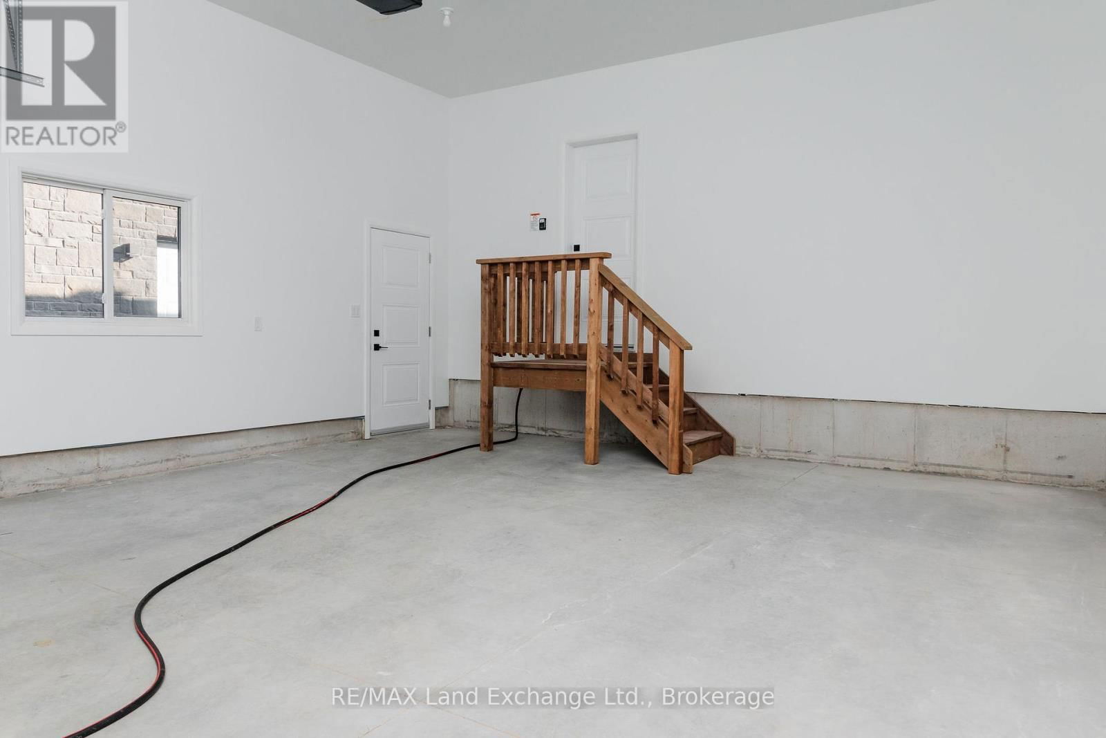 366 MCLEAN CRESCENT Image 29