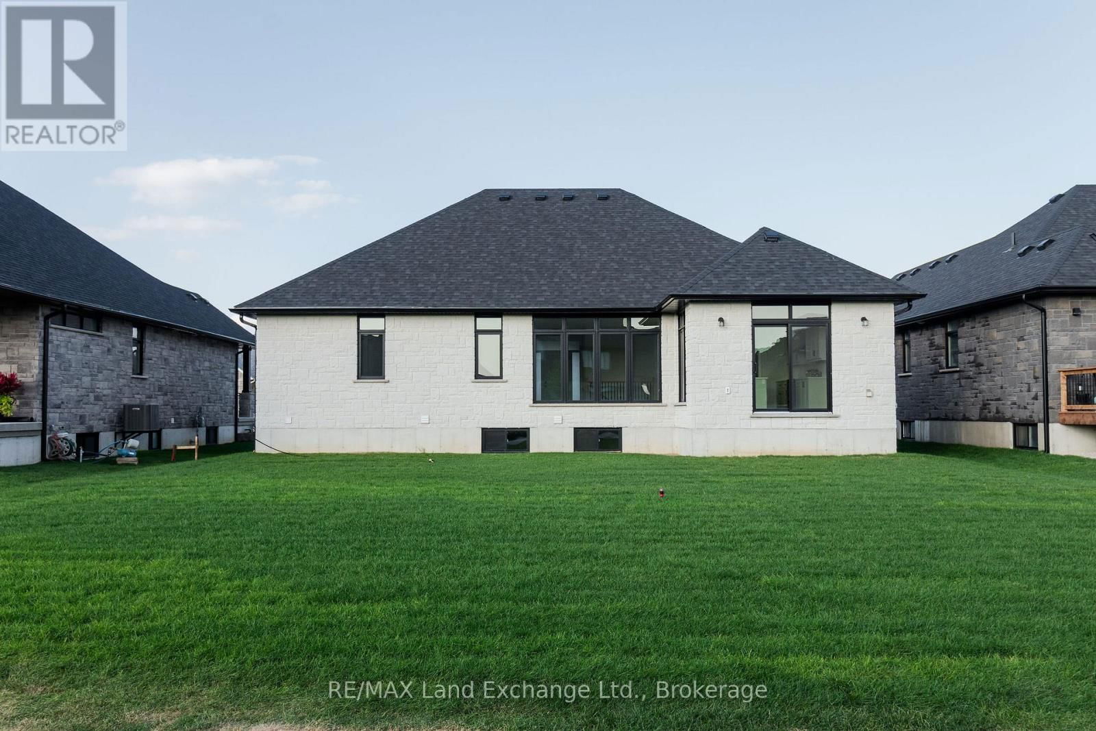 366 MCLEAN CRESCENT Image 31