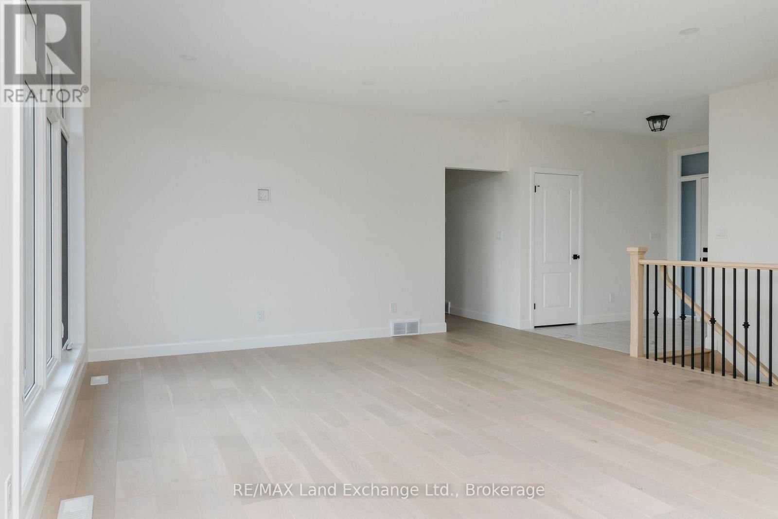 366 MCLEAN CRESCENT Image 4