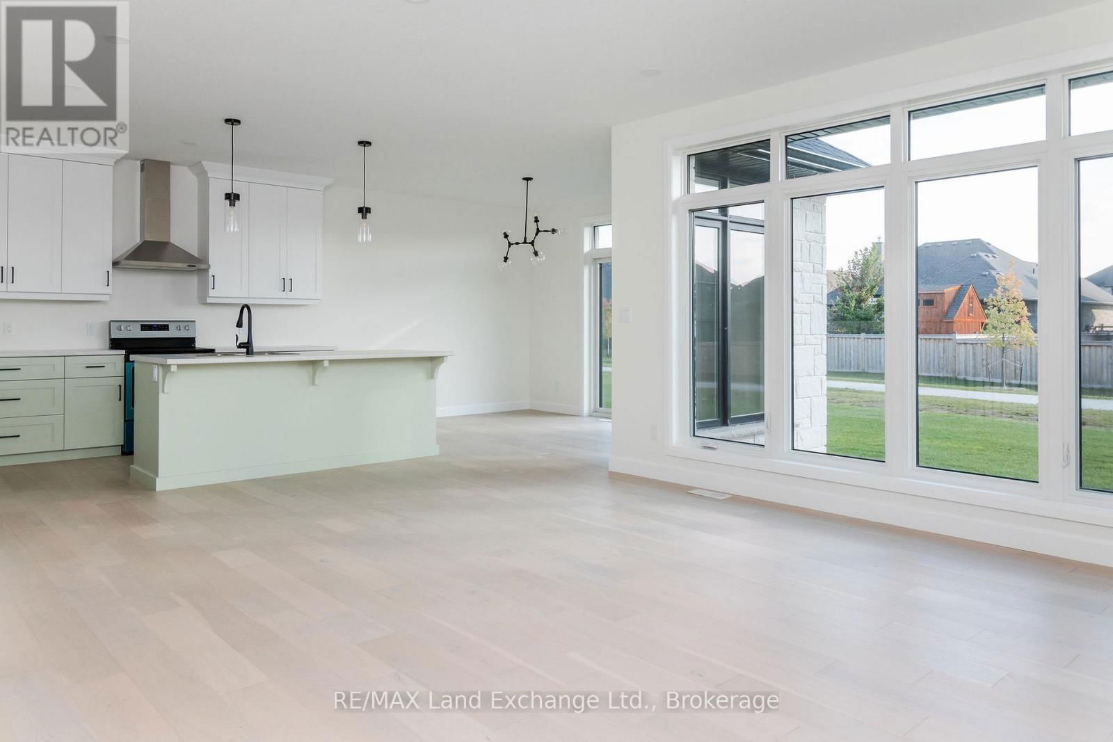 366 MCLEAN CRESCENT Image 5