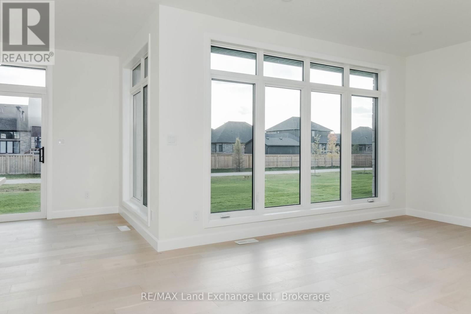 366 MCLEAN CRESCENT Image 6