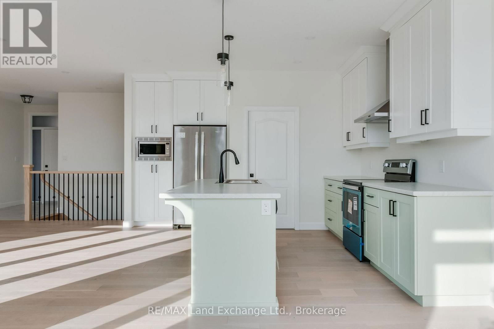 366 MCLEAN CRESCENT Image 8