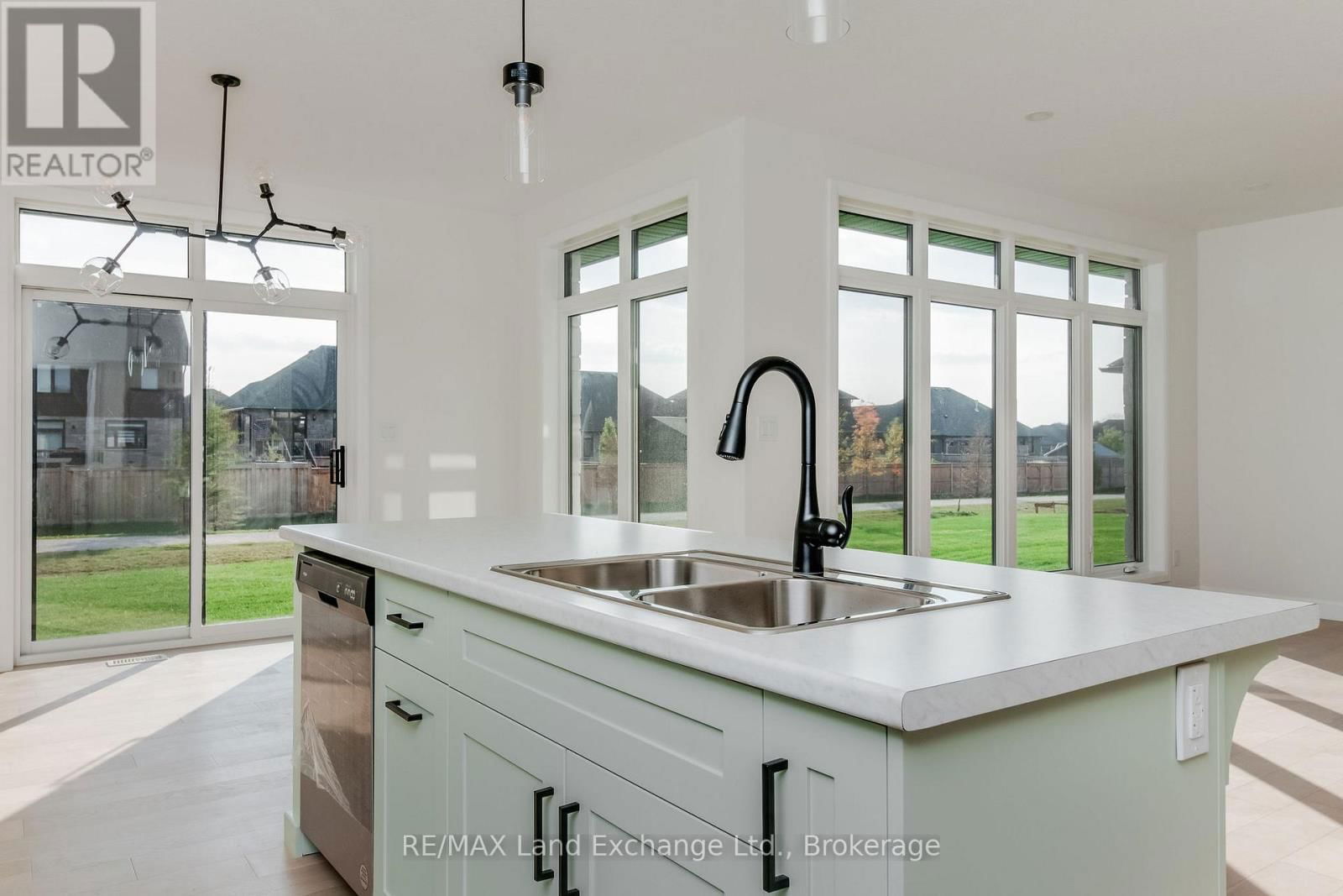 366 MCLEAN CRESCENT Image 9