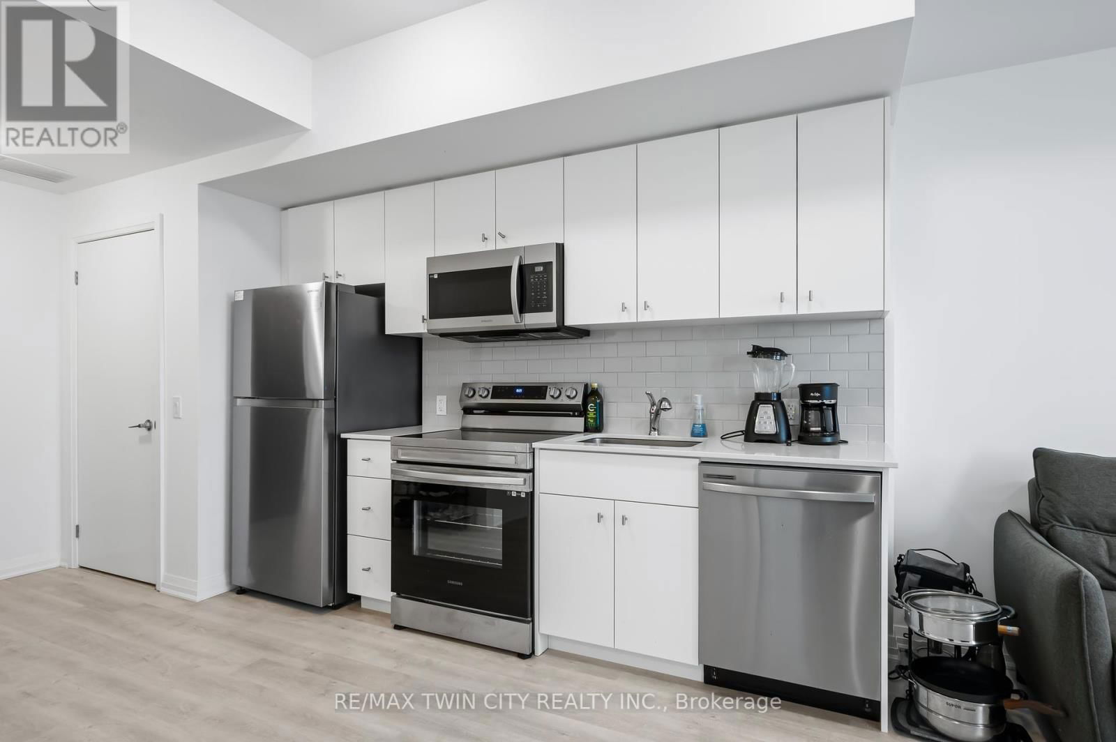 213 - 101 GOLDEN EAGLE ROAD Image 16