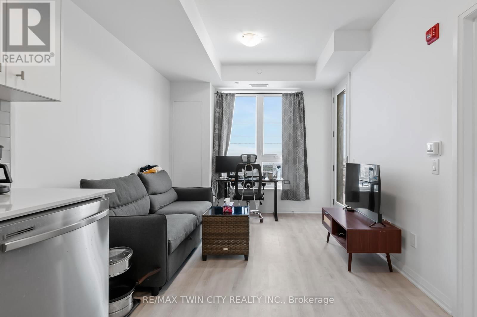 213 - 101 GOLDEN EAGLE ROAD Image 18