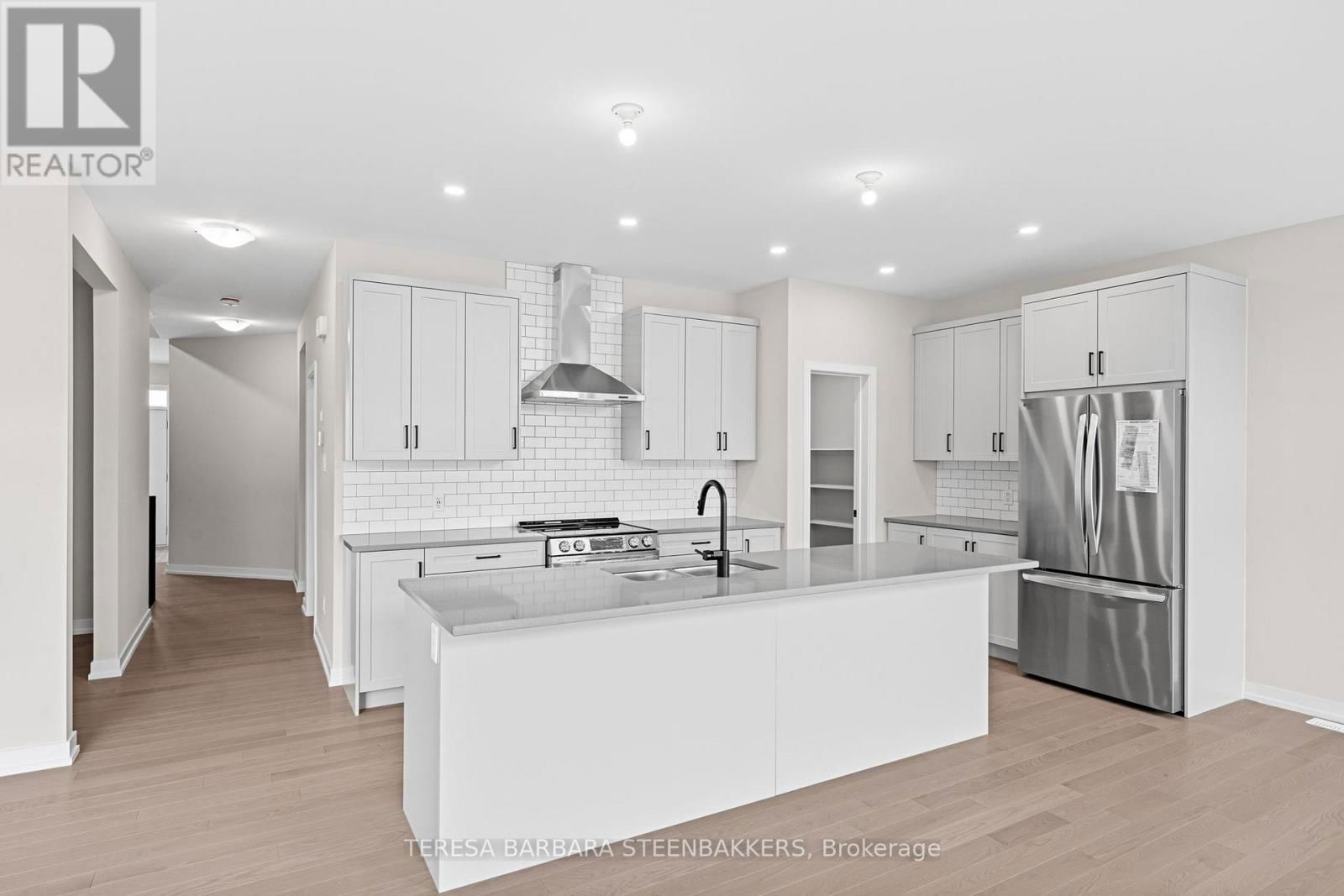 747 KENNY GORDON AVENUE WEST Image 12