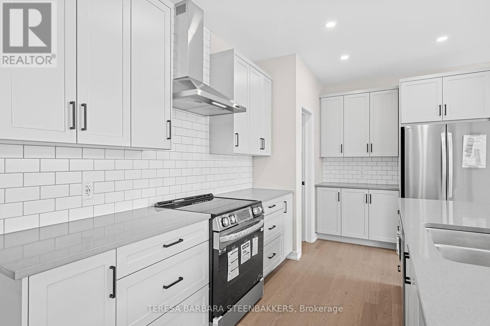 747 KENNY GORDON AVENUE WEST Image 13