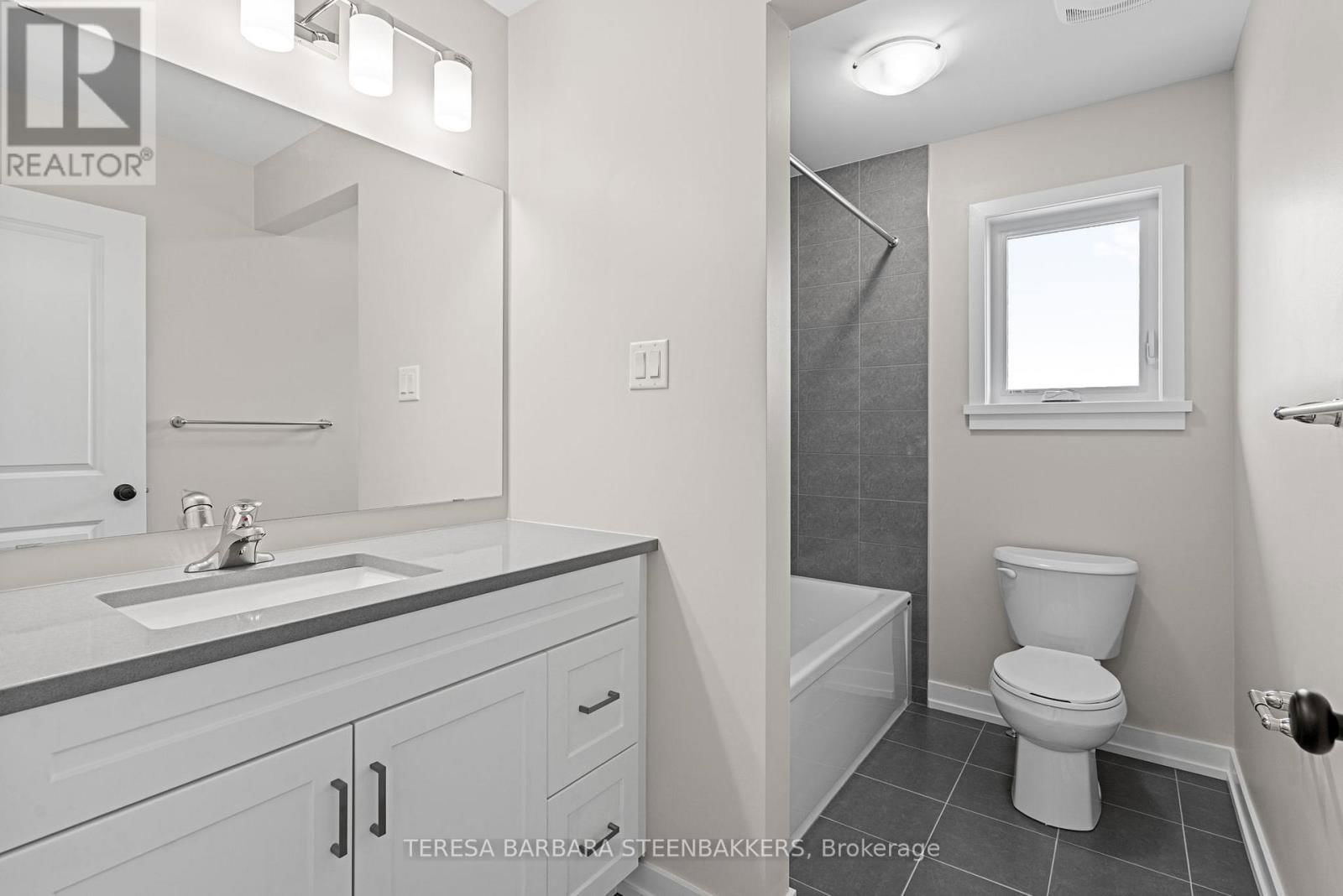747 KENNY GORDON AVENUE WEST Image 26