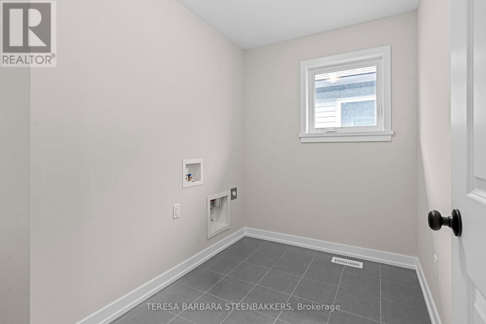 747 KENNY GORDON AVENUE WEST Image 27