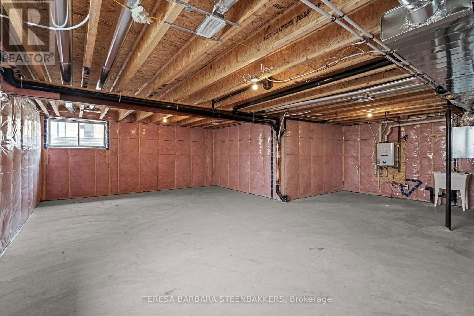 747 KENNY GORDON AVENUE WEST Image 37