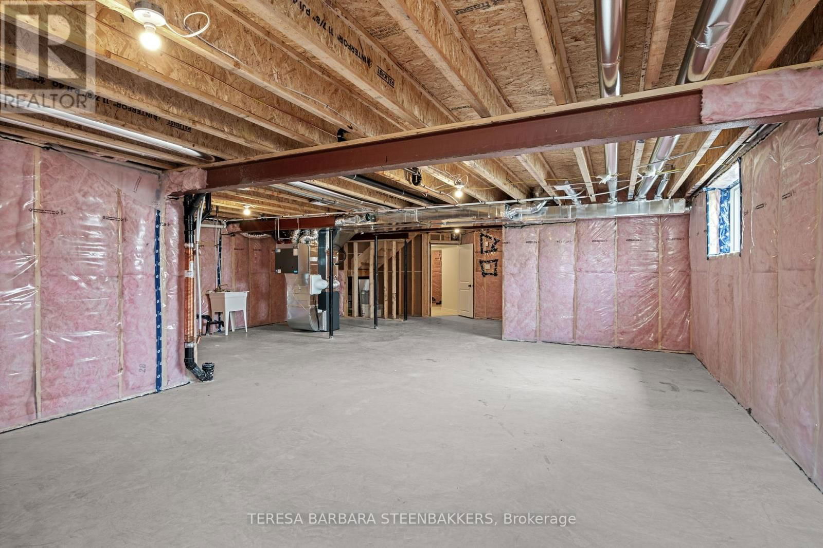 747 KENNY GORDON AVENUE WEST Image 38