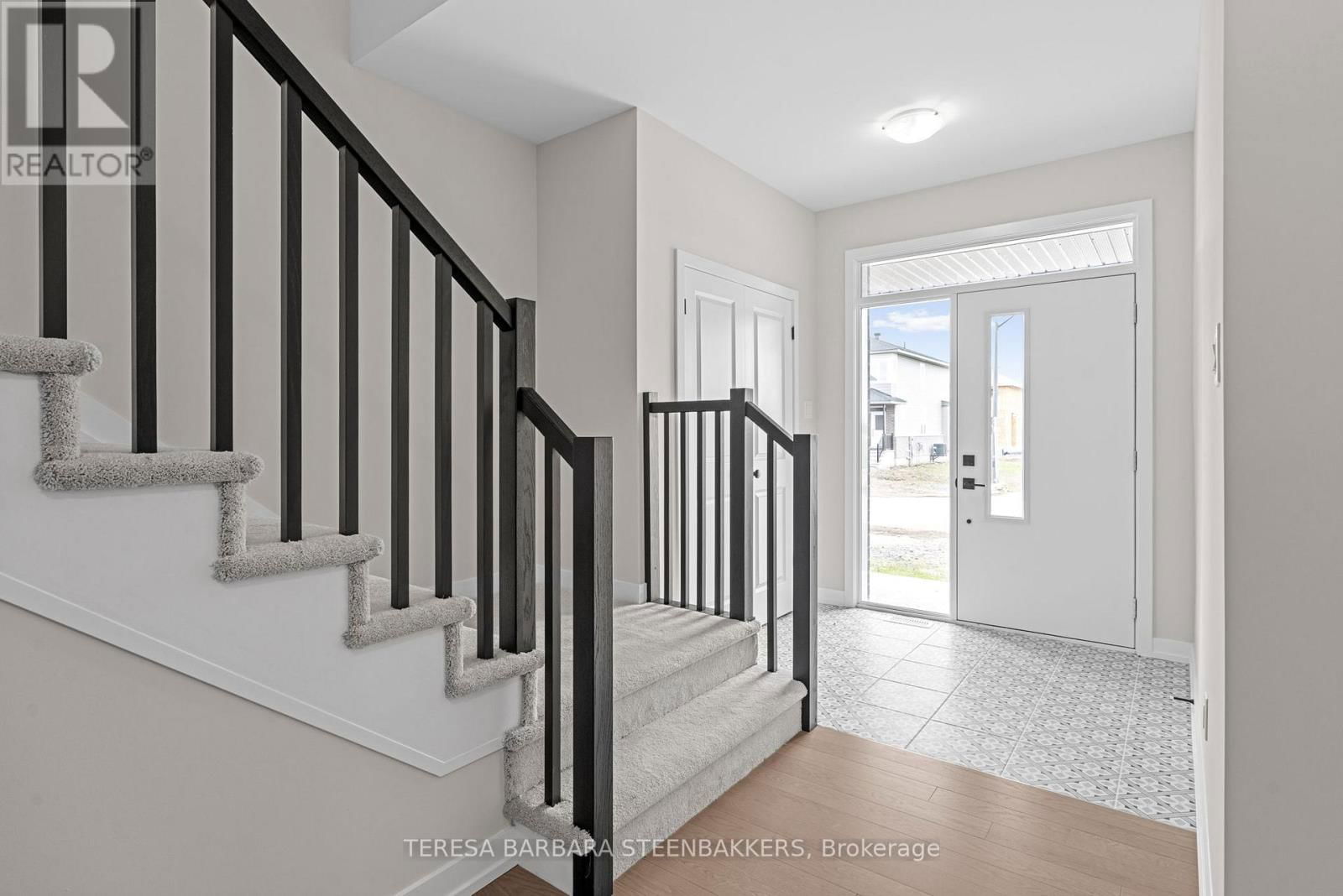 747 KENNY GORDON AVENUE WEST Image 5