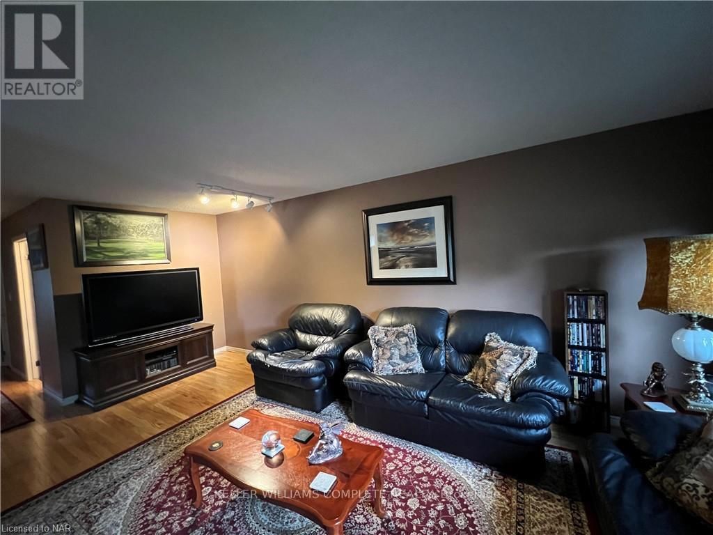 17 A WATKINS STREET Image 10