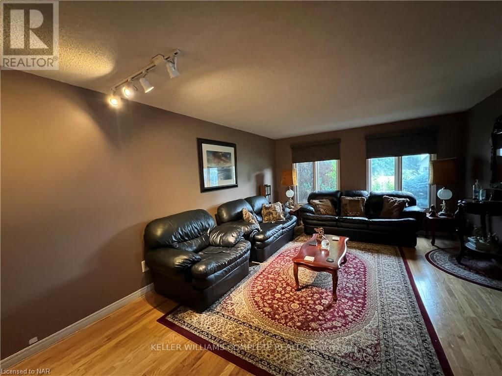 17 A WATKINS STREET Image 11
