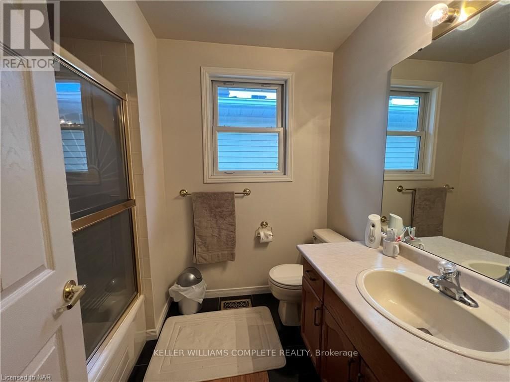 17 A WATKINS STREET Image 9