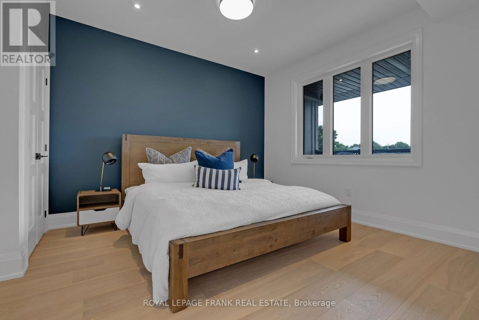 32 POND STREET Image 16