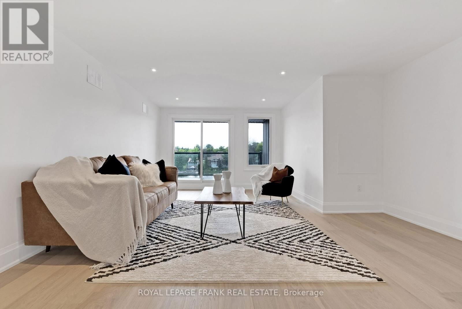 32 POND STREET Image 23