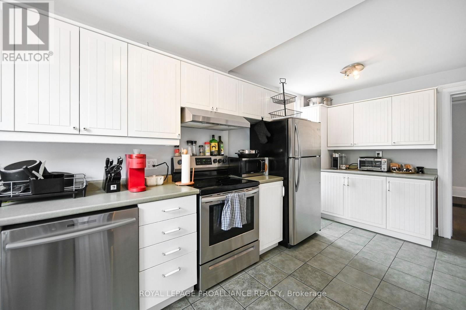 35 BETHUNE STREET Image 11
