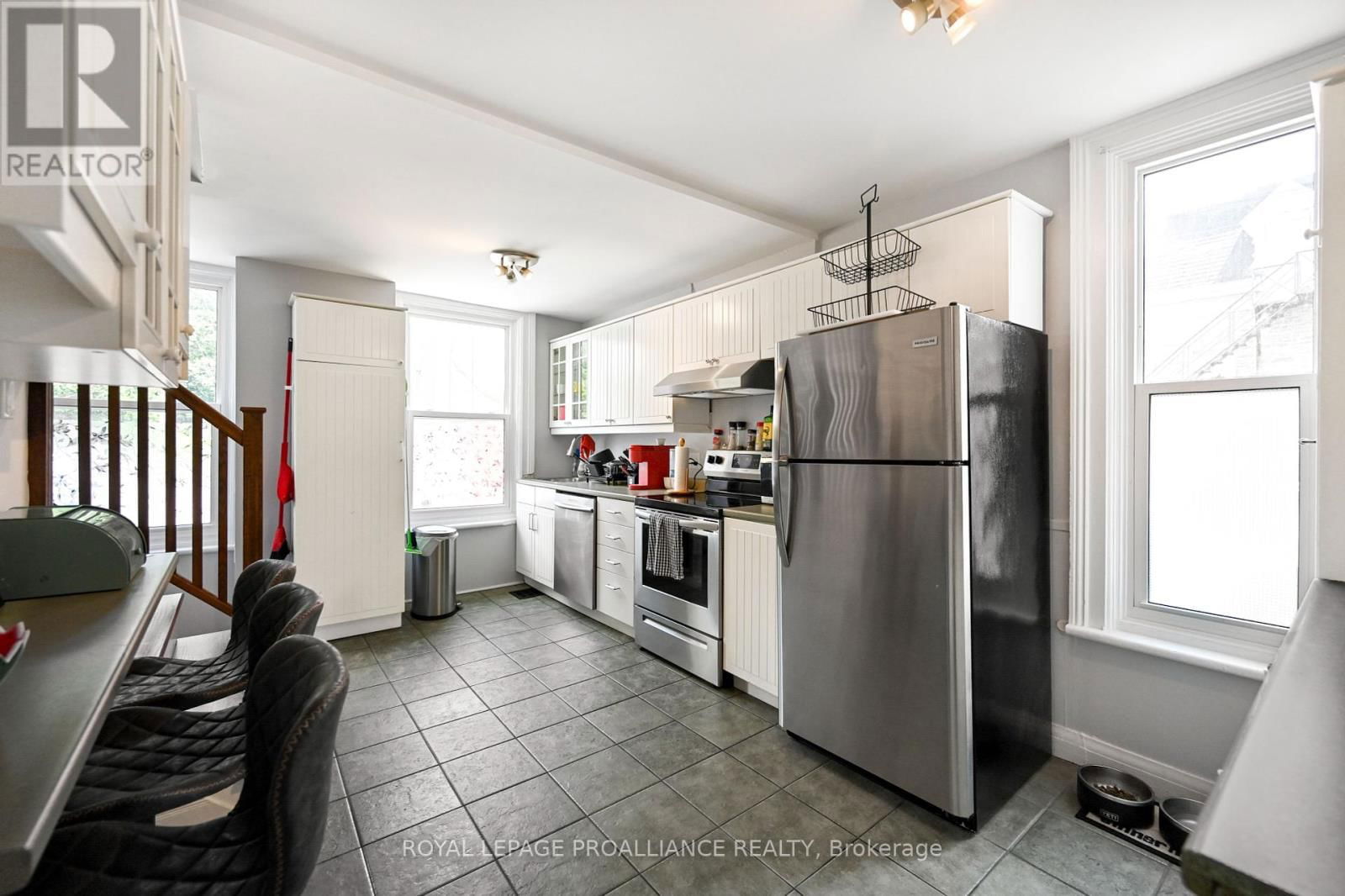 35 BETHUNE STREET Image 12