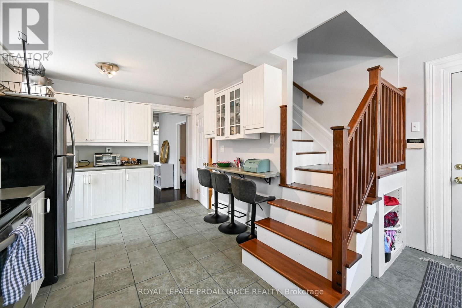 35 BETHUNE STREET Image 13