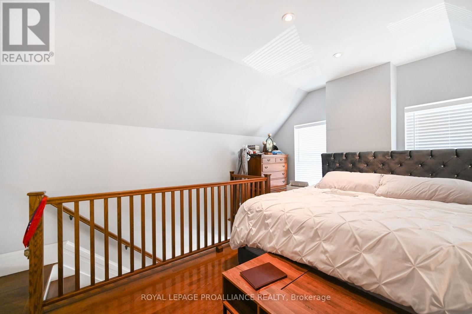 35 BETHUNE STREET Image 14