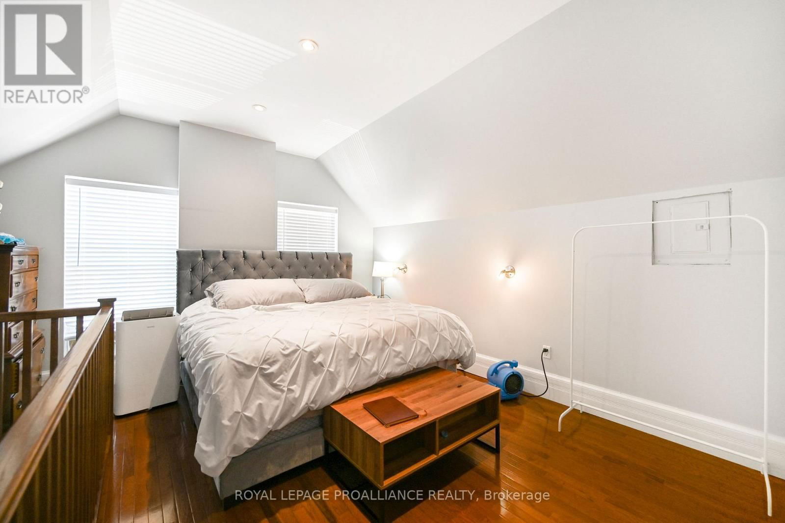 35 BETHUNE STREET Image 15