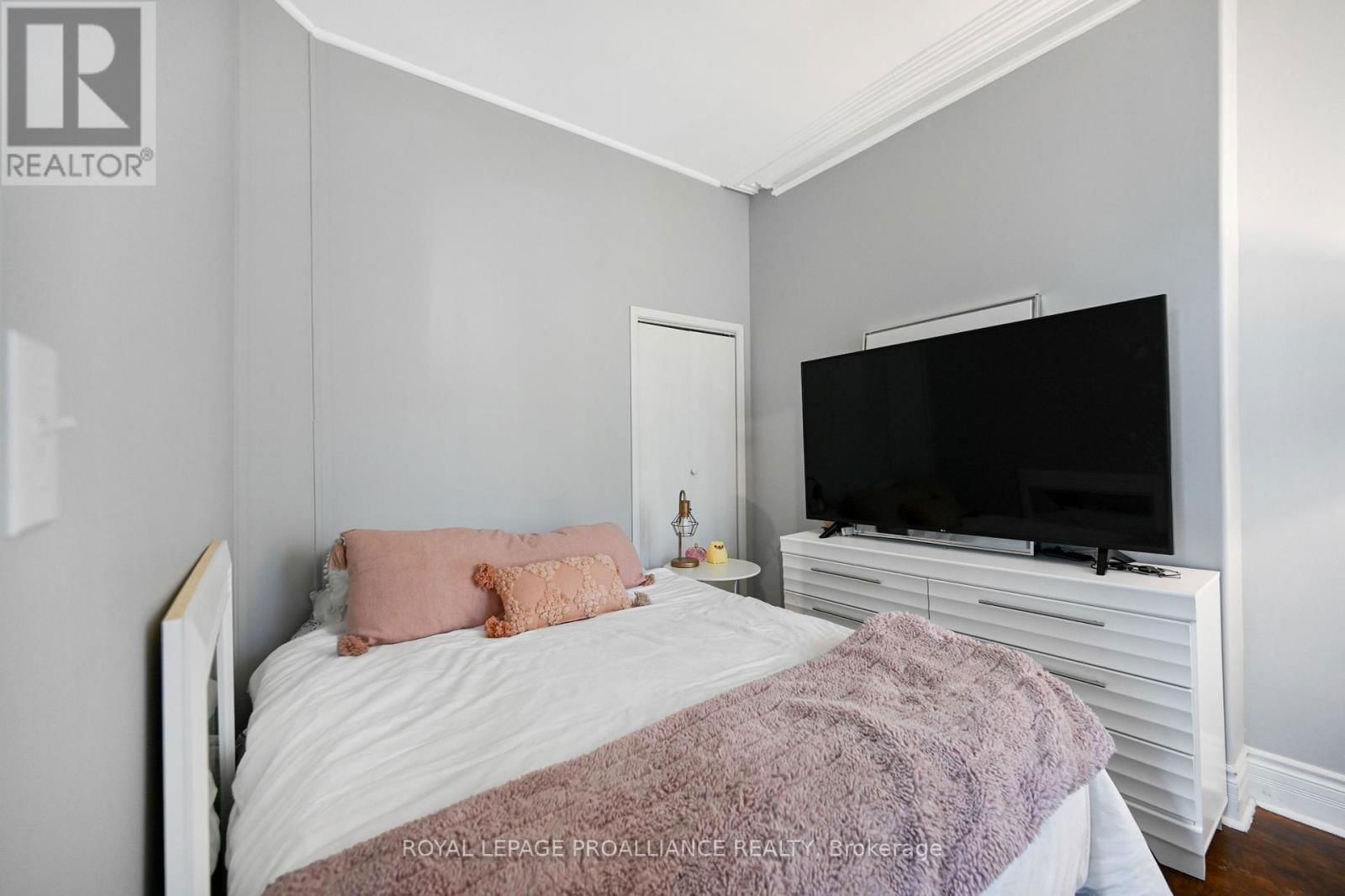 35 BETHUNE STREET Image 17