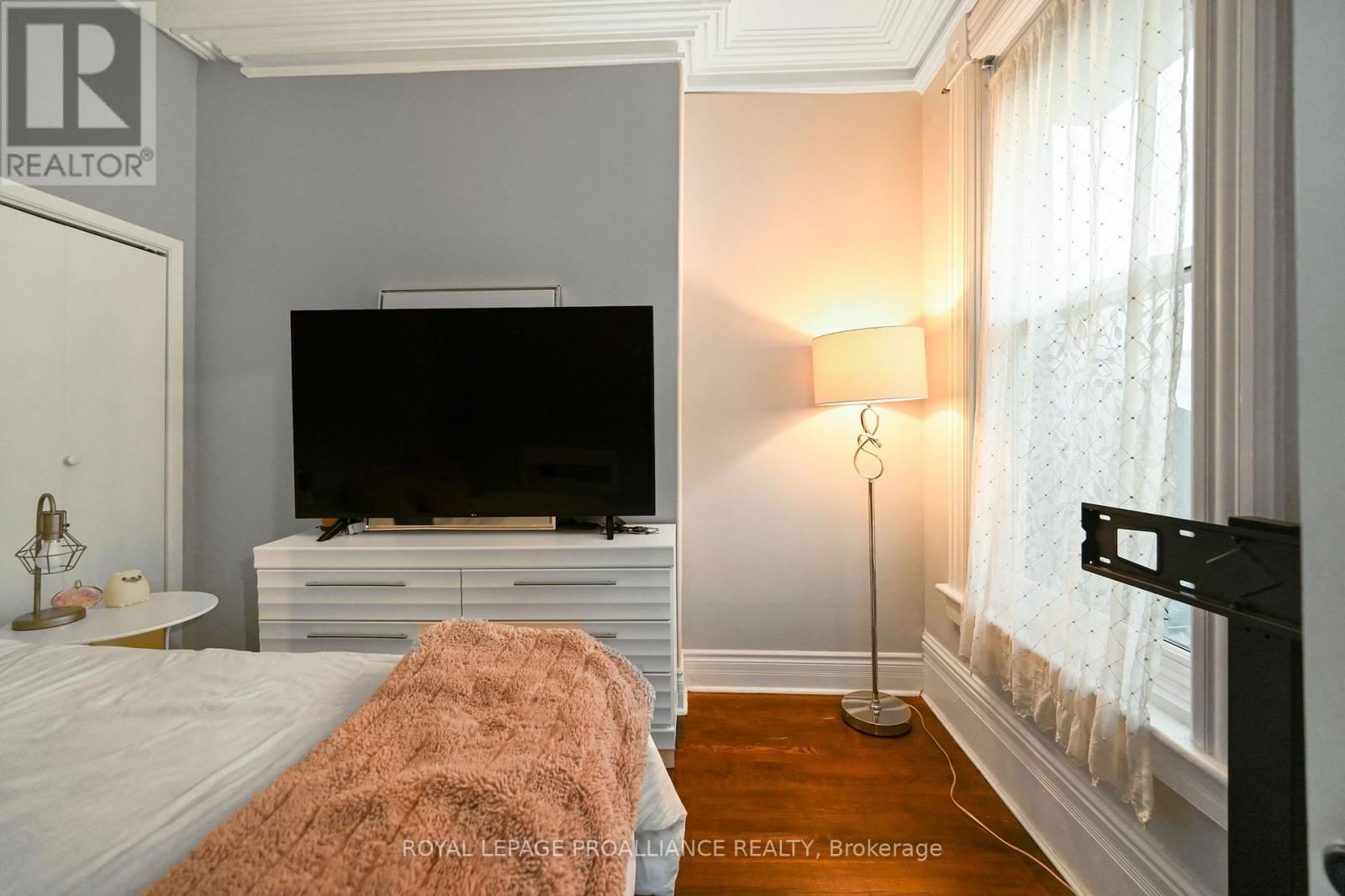 35 BETHUNE STREET Image 18