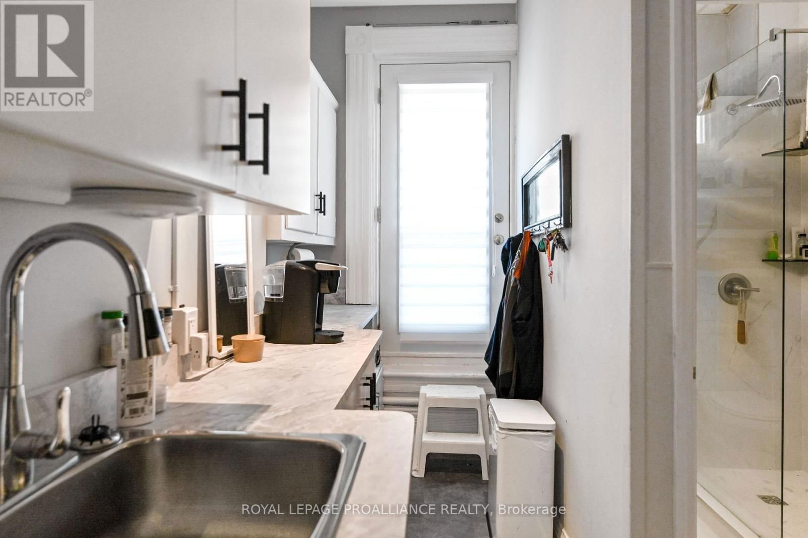 35 BETHUNE STREET Image 26