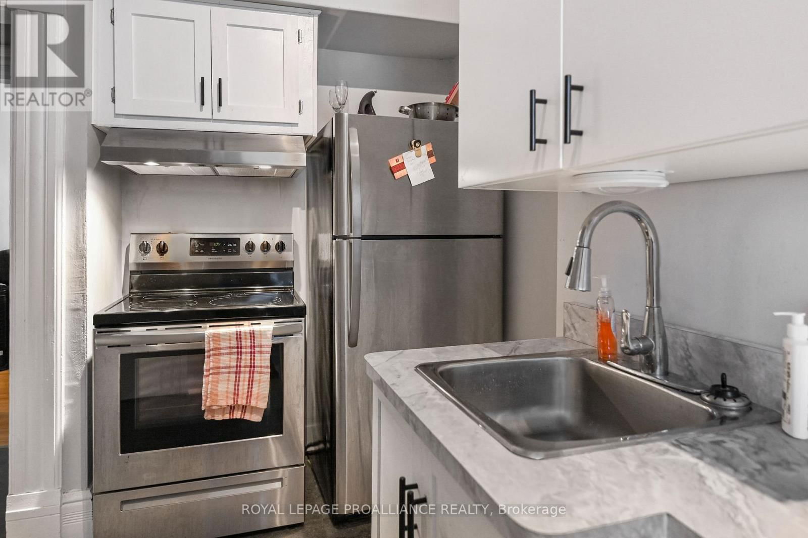 35 BETHUNE STREET Image 27