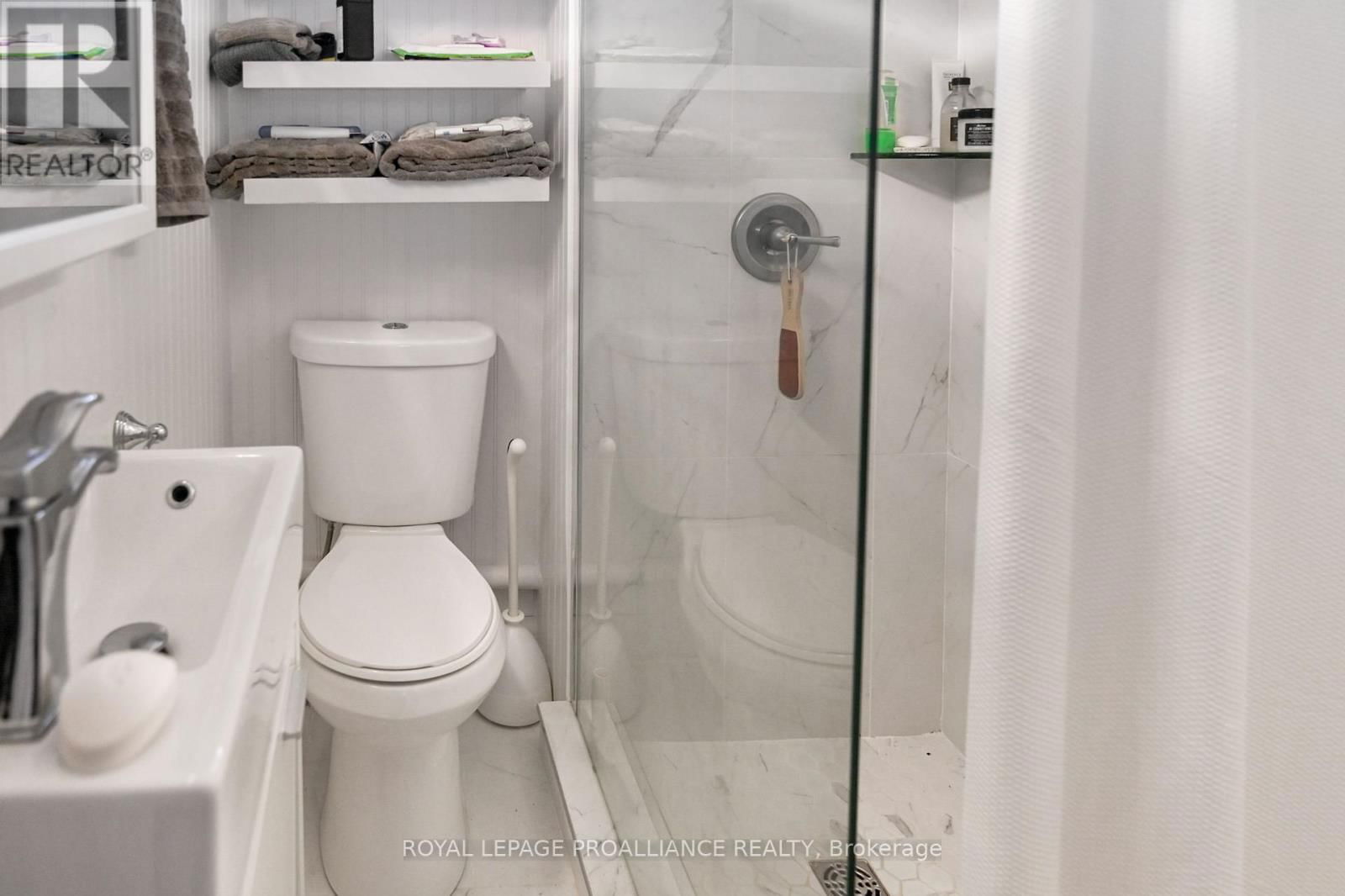 35 BETHUNE STREET Image 28